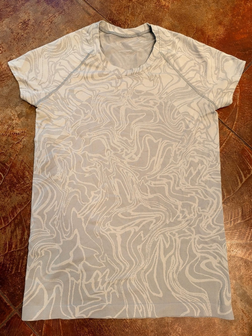 lululemon athletica Short-Sleeve Athletic Tee in Light Gray and White Swirl